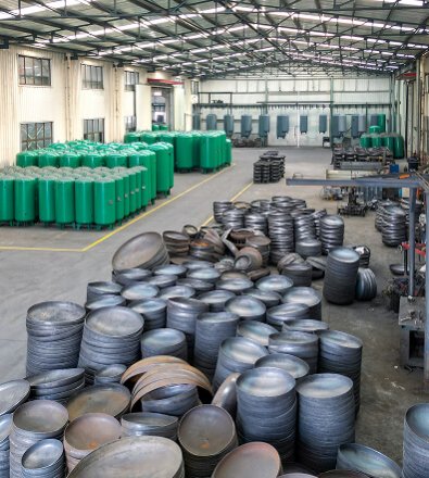 Lithium Battery Manufacturing - Two‑Stage Oil‑Free Rotary Screw with 5,000 L Vertical Air Receiver