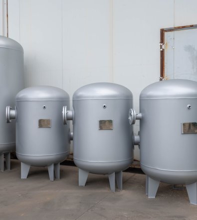 Chemical Processing - Sequenced Multi-Compressor Station with 8,000 L Vertical Air Receiver