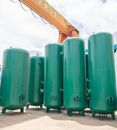 Fertilizer Production - Sequenced Multi-Compressor Station with 8,000 L Vertical Air Receiver