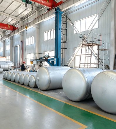 Medical Device Manufacturing - Sequenced Multi‑Compressor Station with 8,000 L Horizontal Air Receiver