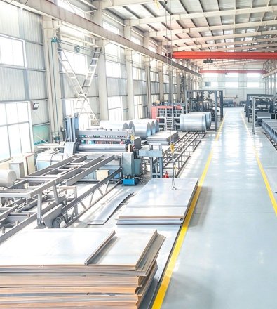Plastic Injection Molding - Centrifugal Compressor with 20,000 L Horizontal Air Receiver