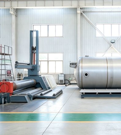 Medical Device Manufacturing - VSD Oil‑Injected Rotary Screw with 1,500 L Vertical Air Receiver