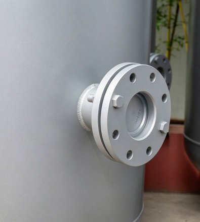 Pharmaceutical Manufacturing - Redundant Duty/Standby Screw Package with 2,500 L Vertical Air Receiver